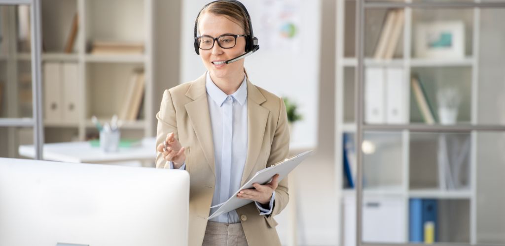 Women working virtual